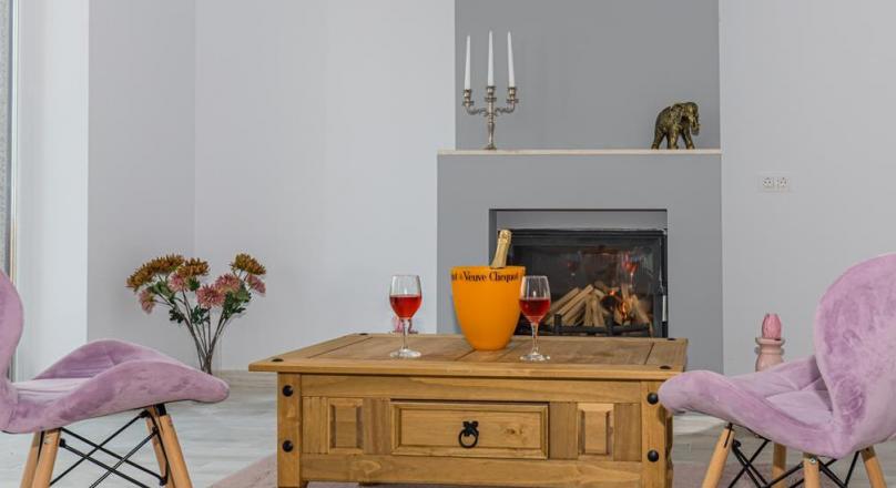 EXPLORE VIRTUALLY! Premium property, duplex class