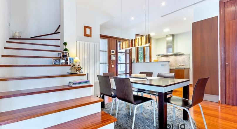 Only 100 meters from the promenade. In El Molinar. Townhouse. Very private.