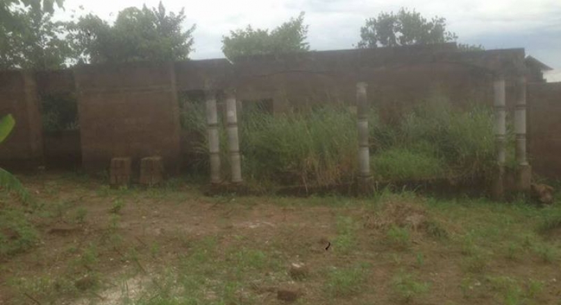 Uncompleted 5 bed room house for sale Located at Abuakwa in Kumasi