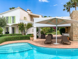 Capdepera. Renovated historic country house. With separate guest house.