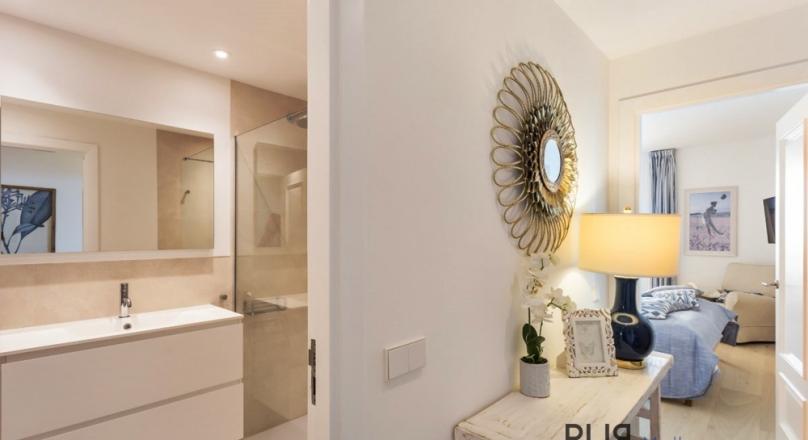 The sea on your doorstep. The old town in walking distance. Portixol. Luxury apartment.