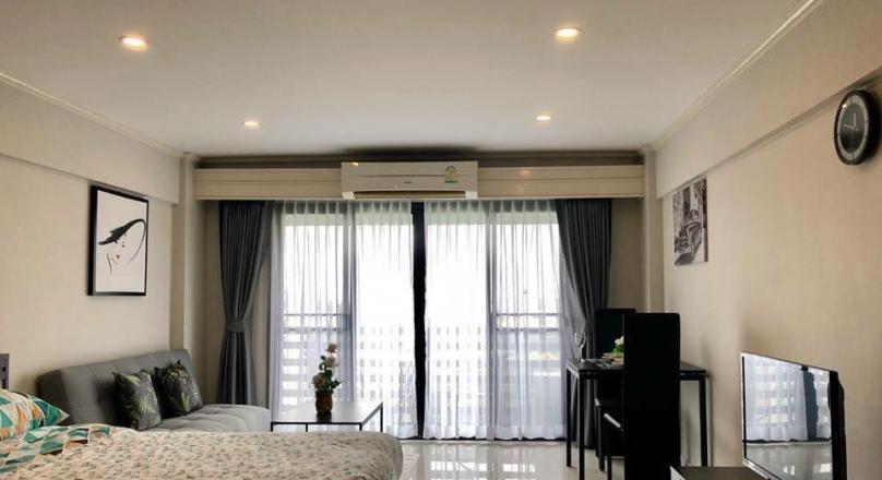 A 37 Sq M one bedroom apartment on 12 floor with city view at Chomdoi Condo