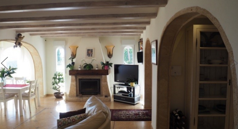 Villa en venta 5 dormitorios con piscina climatizada y vistas al mar y en Moraira