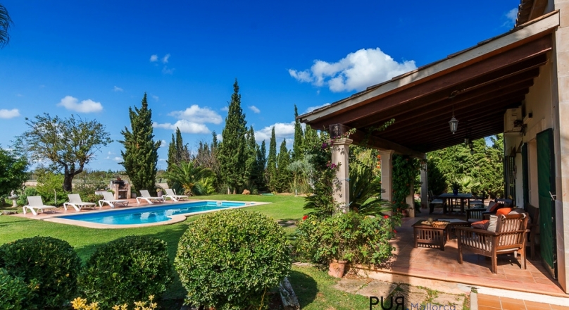 Finca - classic. With a lot of space. With a lot of style. Only 25 minutes from the airport