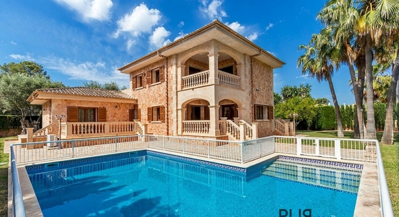 Villa. Family place. In the quiet Maioris. Conveniently located. 10 minutes to the airport.