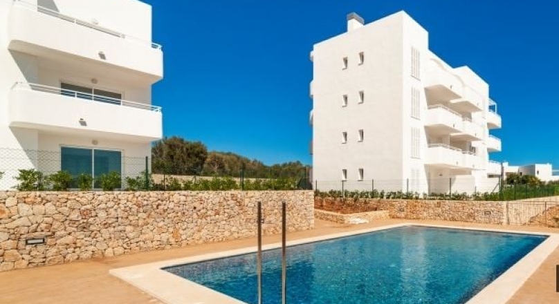 220.000, -. For a just finished new building. Just above the harbor. Cala d'Or.