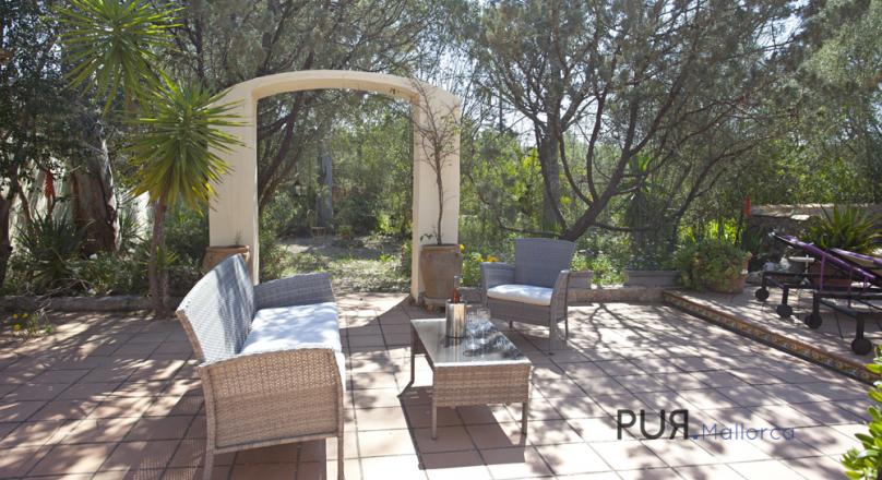 Between Sencelles and Pina. Ruberts. A small finca. With a lot of charm.