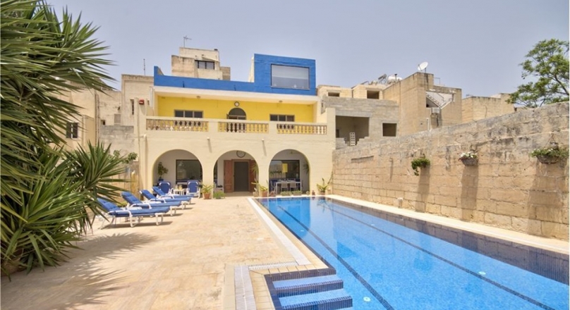 RABAT - Unique opportunity to acquire this family townhouse.