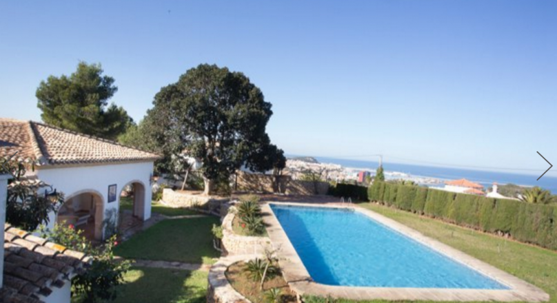 Villa en venta con 5 dormitorios y vistas al mar en Dénia