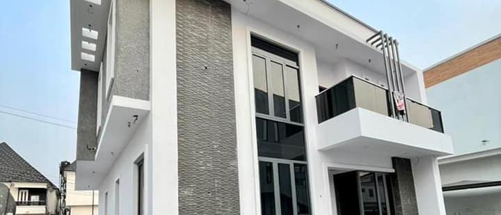 EXQUISITELY FINISHED CONTEMPORARY 4 BED FULLY DETACHED DUPLEX