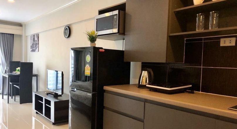A 37 Sq M one bedroom apartment on 12 floor with city view at Chomdoi Condo