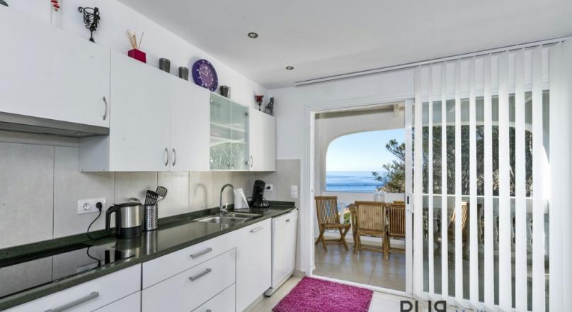 Port d'Andratx. A chic apartment with sea views under 400,000 euros? Yes. It does exist.