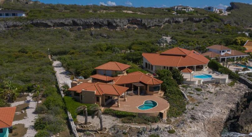 This beautiful 3 bedroom oceanfront villa offers magnificent views
