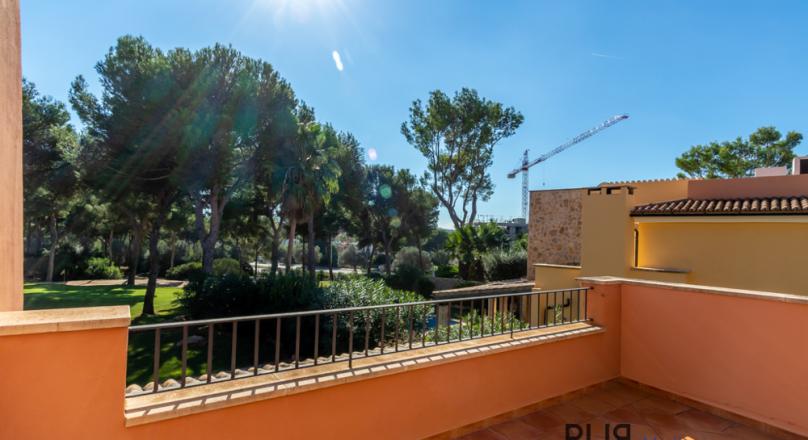 Golf unlimited - house on the golf course.