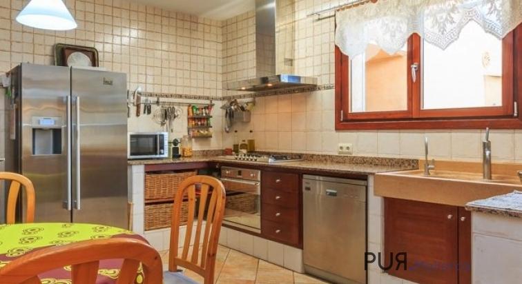 Finca. Llucmayor. Good location. Short ways. Lots of space. And a good price.