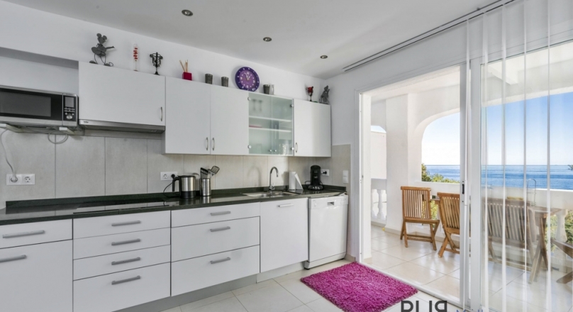 Port d'Andratx. A chic apartment with sea views under 400,000 euros? Yes. It does exist.