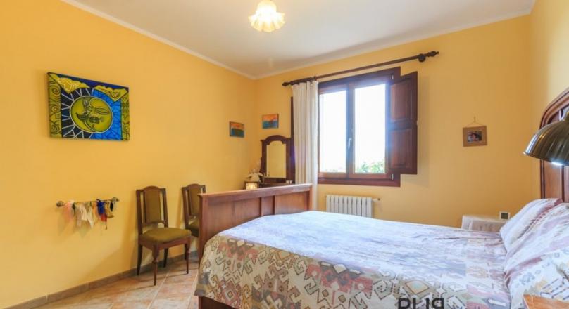 Finca. Llucmayor. Good location. Short ways. Lots of space. And a good price.