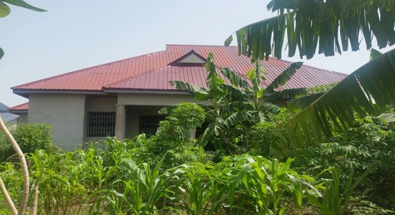 Six bed bedroom house for sale