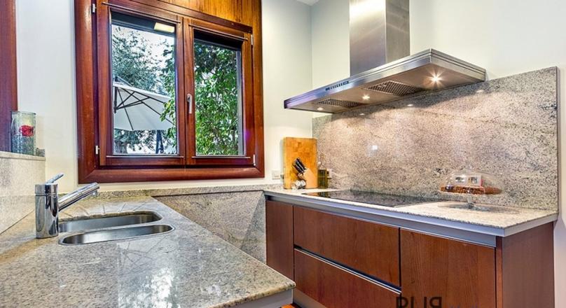 Only 100 meters from the promenade. In El Molinar. Townhouse. Very private.