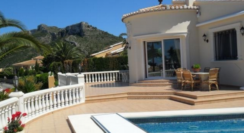 Modern luxury villa for sale with 5 bedrooms in Dénia