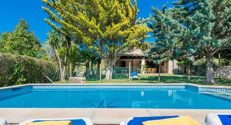 Pollen approx. Finca with holiday rental license. And really Mallorcan.