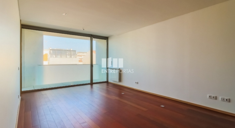 NEW AND MODERN 3 BEDROOM APARTMENT, LOCATED IN 2ND LINE OF SEA, PÓVOA DE VARZIM !!!