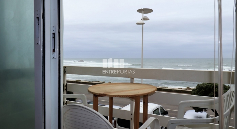 2 bedroom apartment, located on the first line of beach in Vila do Conde