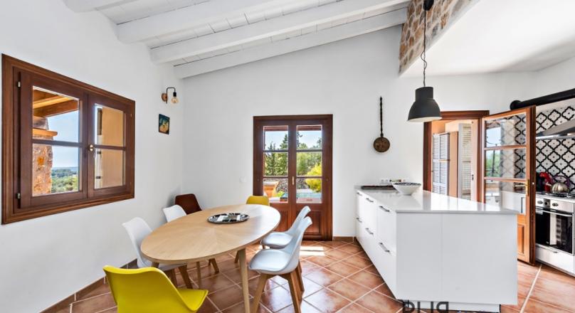 Finca. Very good condition. Holiday rental license. Attractive location