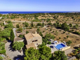 Son Servera. Finca. With ocean view. Near the golf course.