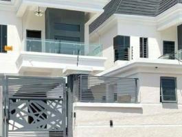 Exquisitely built 5 bedroom Fully detached duplex