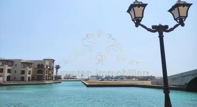 A Restaurant & Bar is available for sale directly on the marina in Marina