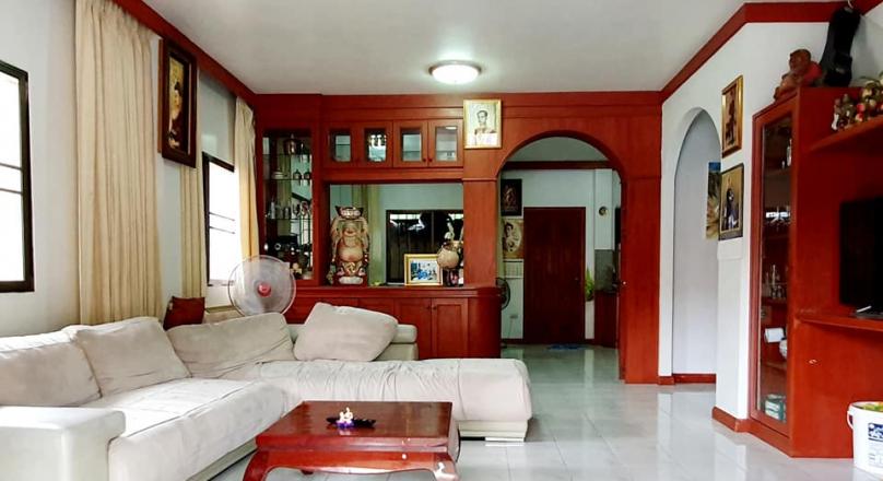 Quick sale cheapest Wide area house with a 5.5 million bata pool that ...