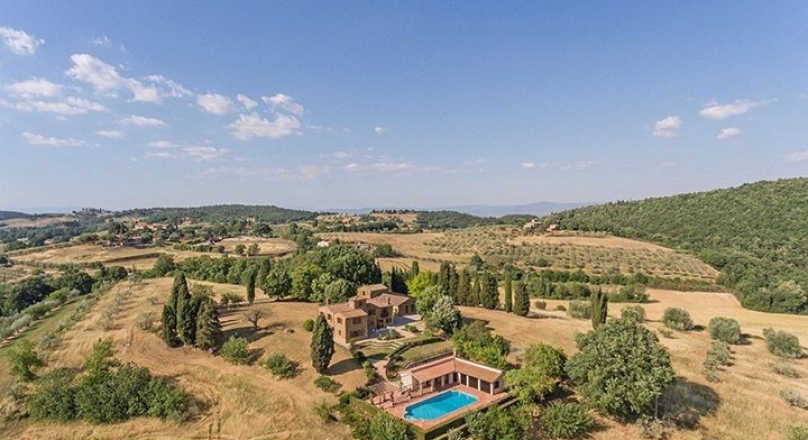 Estate of 870 square meters, Italy, Tuscany!