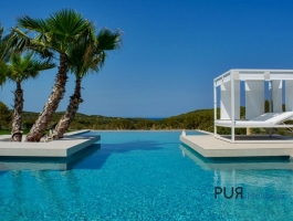 Luxury in the northeast. Finca with lots of space and a lot of sea views.