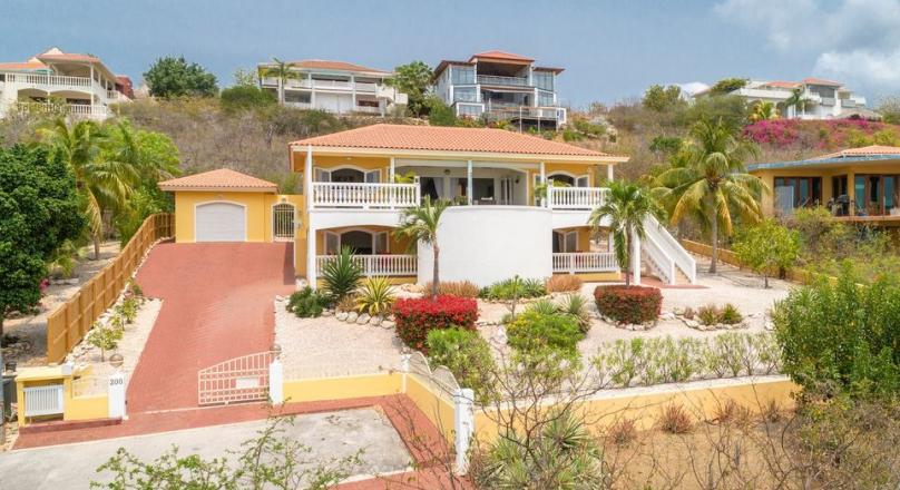 Take a look at this villa that has a beautiful panoramic view of the sea