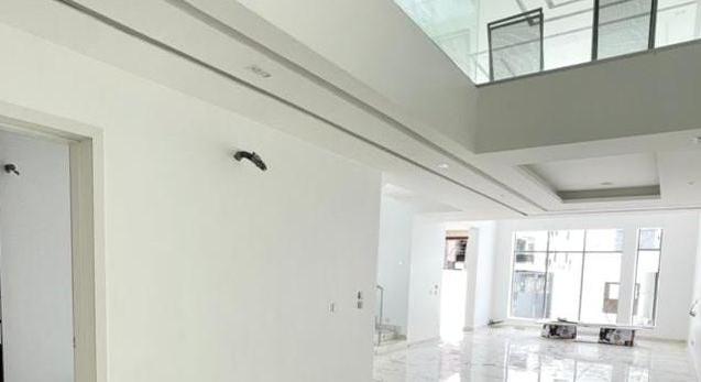 DECENTLY SPACED AND PROPERLY FINISHED 4 BED SEMI-DETACHED DUPLEX