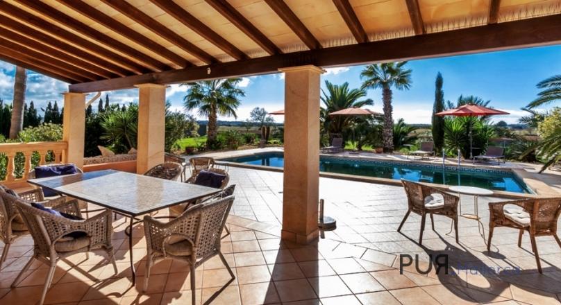 Finca near Ses Salines. With a lot of space. And in a few minutes on the beach of Es Trenc.