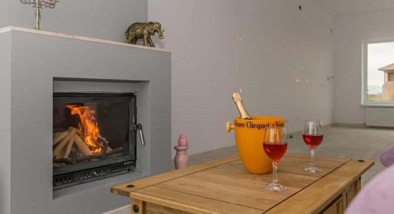 EXPLORE VIRTUALLY! Premium property, duplex class