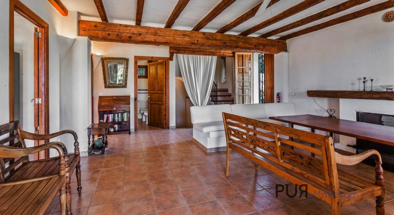 Well marketable. Ideal as a rental property. With license. Finca. Close to the ocean. Great beaches.