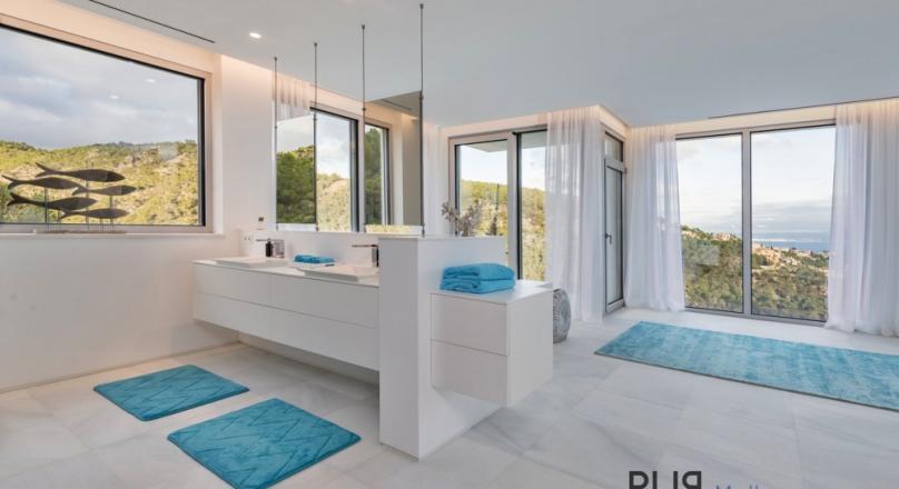 Luxury. Villa. Above Puerto Portals. The southwest at your feet.