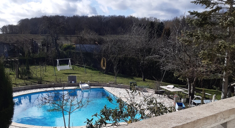Villa with a surface area of 425 m² on a plot of 2700 m² 30 minutes from Paris 