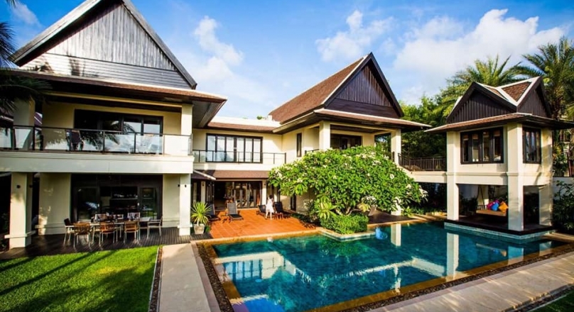 Phuket quality real estate presents this beautiful villa