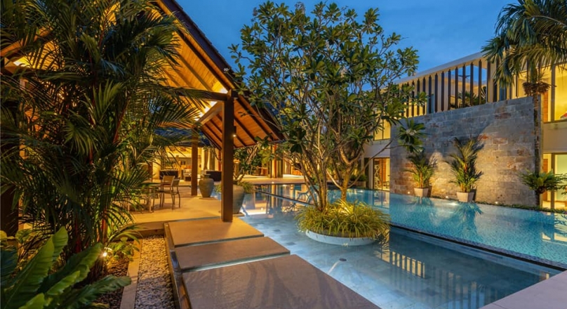 Phuket quality real estate presents this beautiful Grand courtyard villa