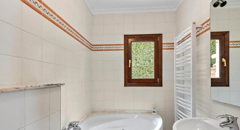 Villa in the northeast. Canyamel. With a lot of space. And small price.