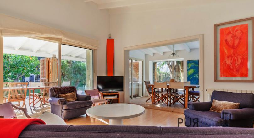In the north - High-quality light-bright villa. Feel good PUR.