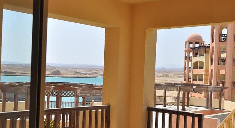 Luxury Apartment pool & marina view