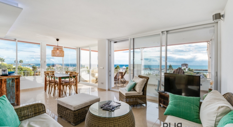 Puerto Portals. A place of longing for many. An apartment with a panoramic view.