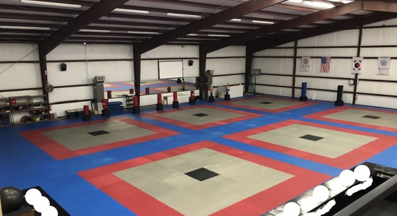Immaculate Warehouse With Roughly 15,000 sqft available in Tomball,TX