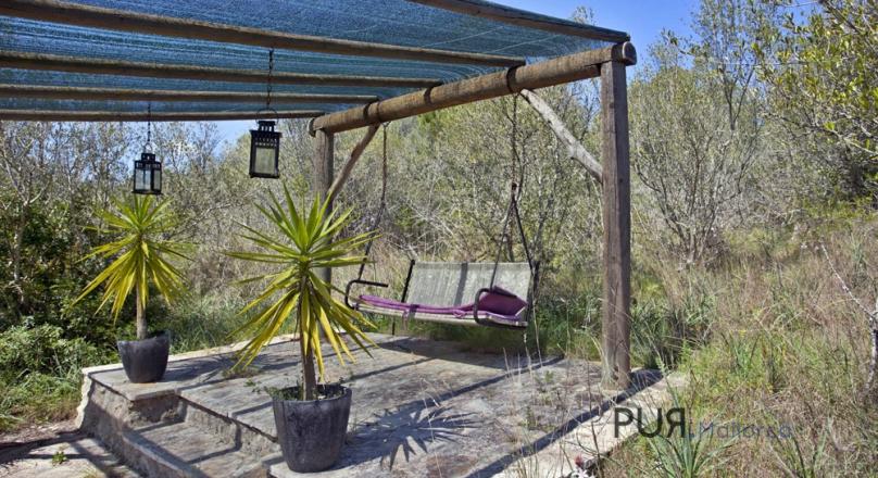 Between Sencelles and Pina. Ruberts. A small finca. With a lot of charm.