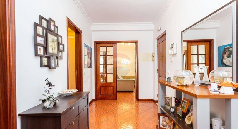Want to live in a cozy, bright apartment near Alcobaça city center?